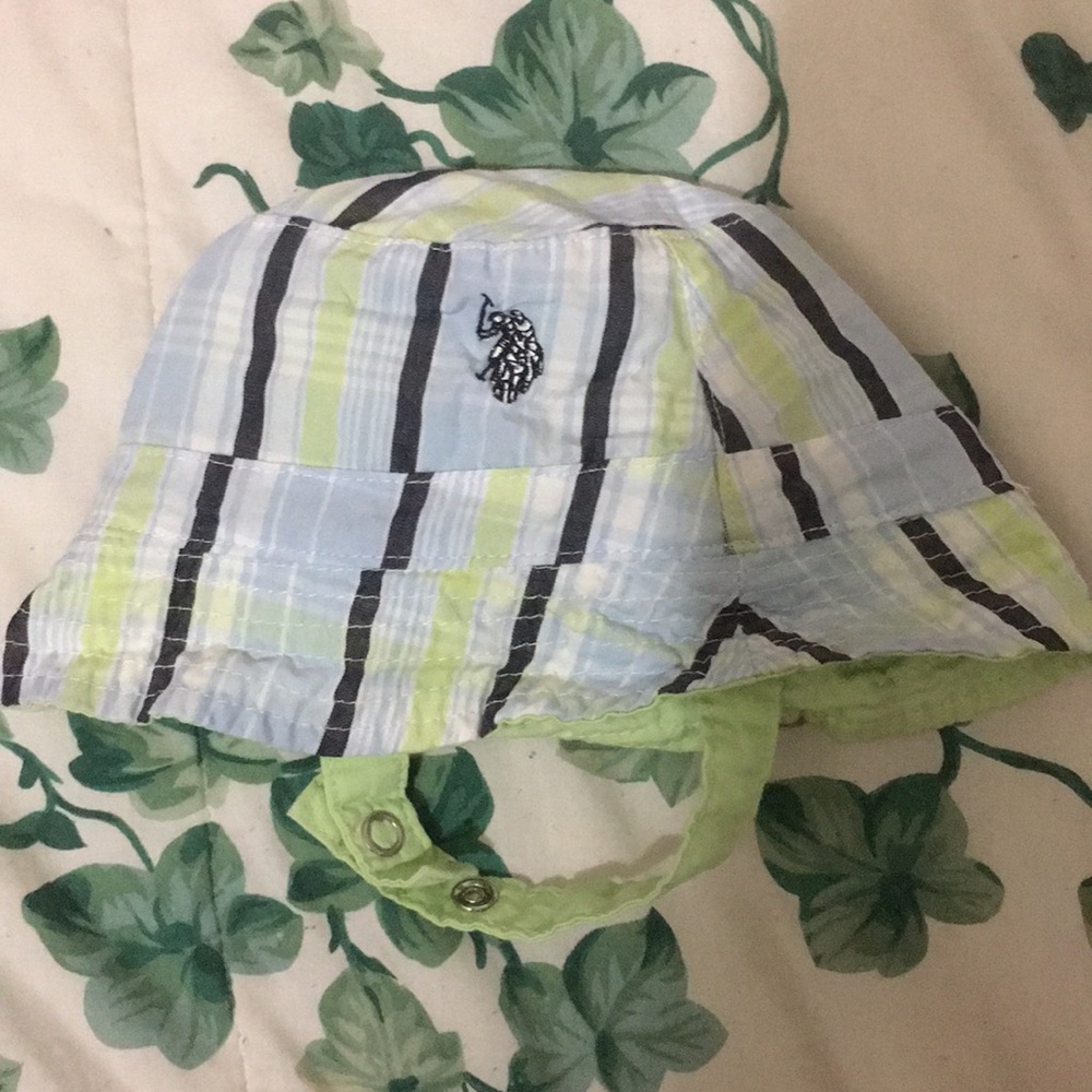 Bucket hat